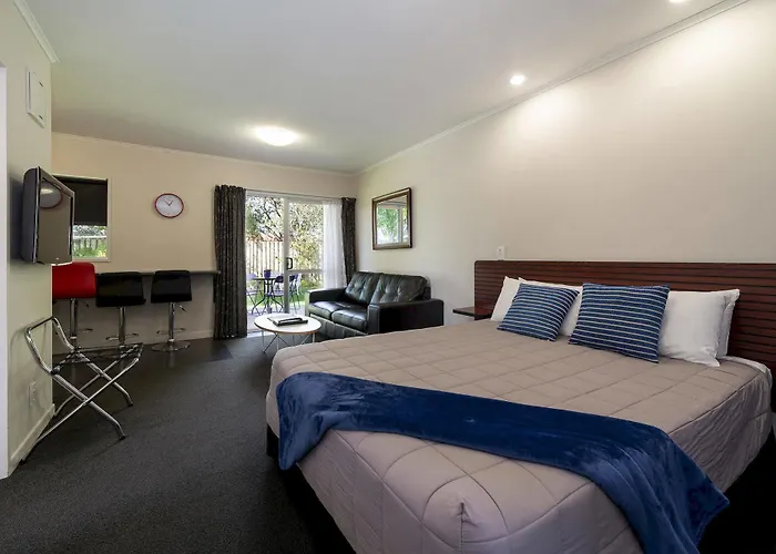 Red Rock Thermal - Mineral Pool Motel 4*